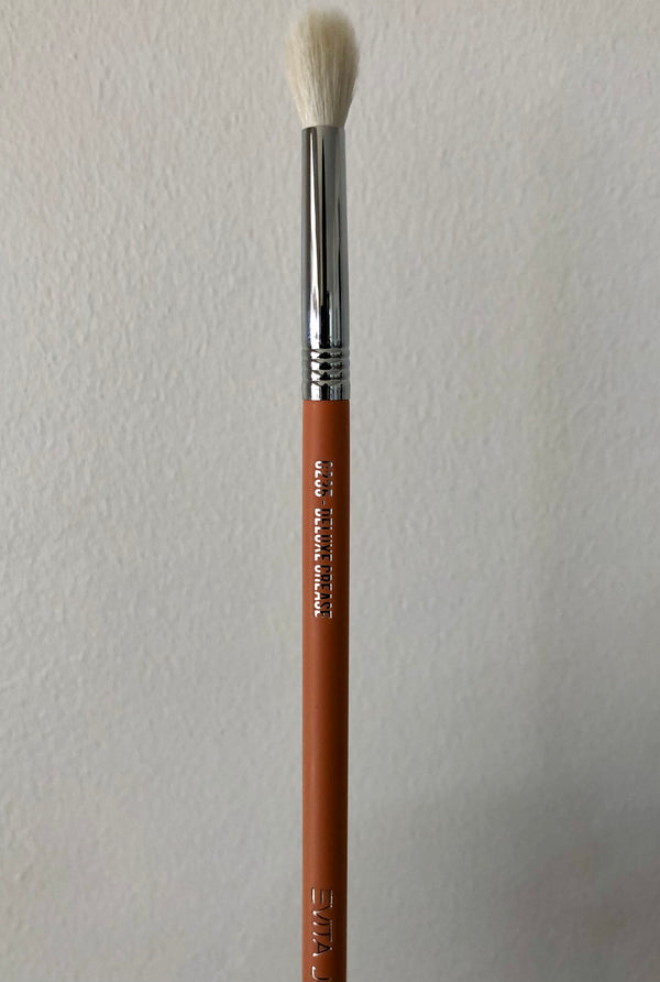 NUDE G235 DELUXE CREASE BRUSH